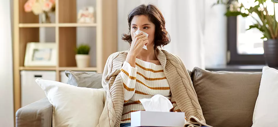 Como distinguir entre resfrío, alergia o infección por COVID_940x430